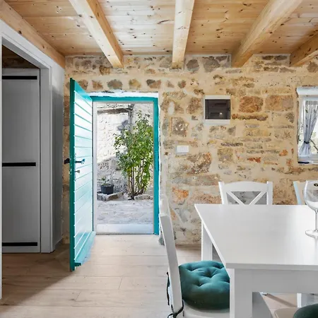 Cozy In With Wifi Holiday home Primosten