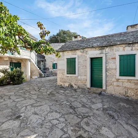 Cozy In With Wifi Holiday home Primosten